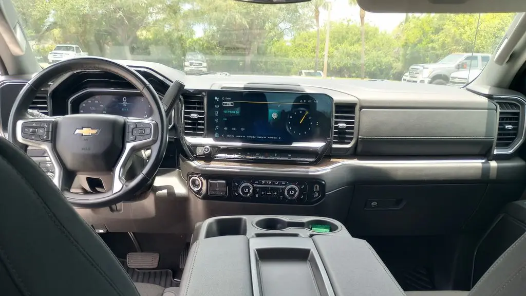 2025 Chevrolet Silverado 1500 LT