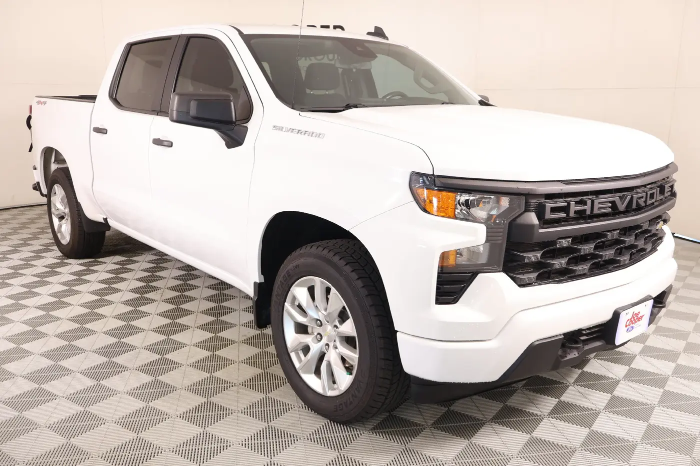 2023 Chevrolet Silverado - $27,432