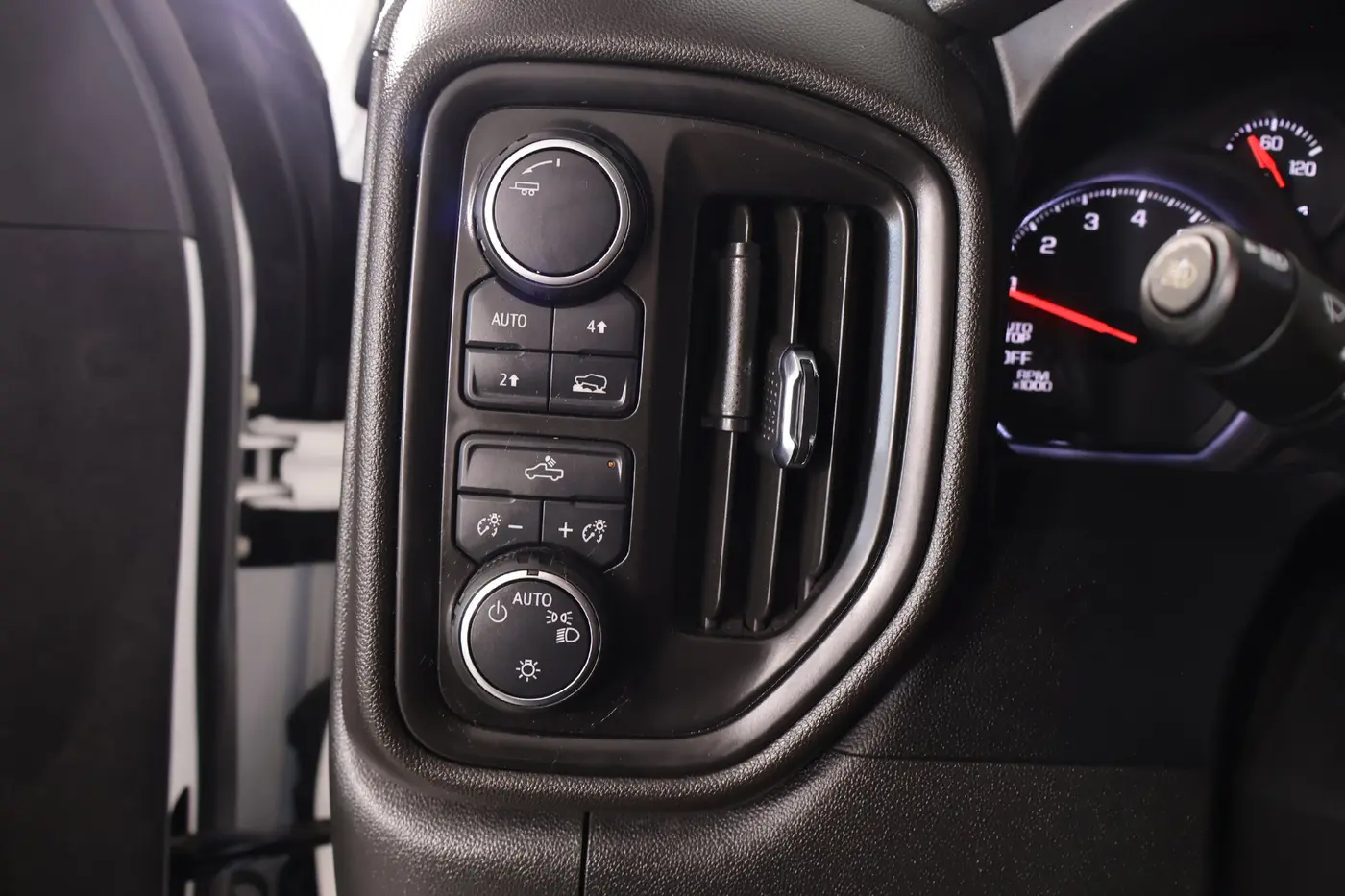 2023 Chevrolet Silverado - $27,432