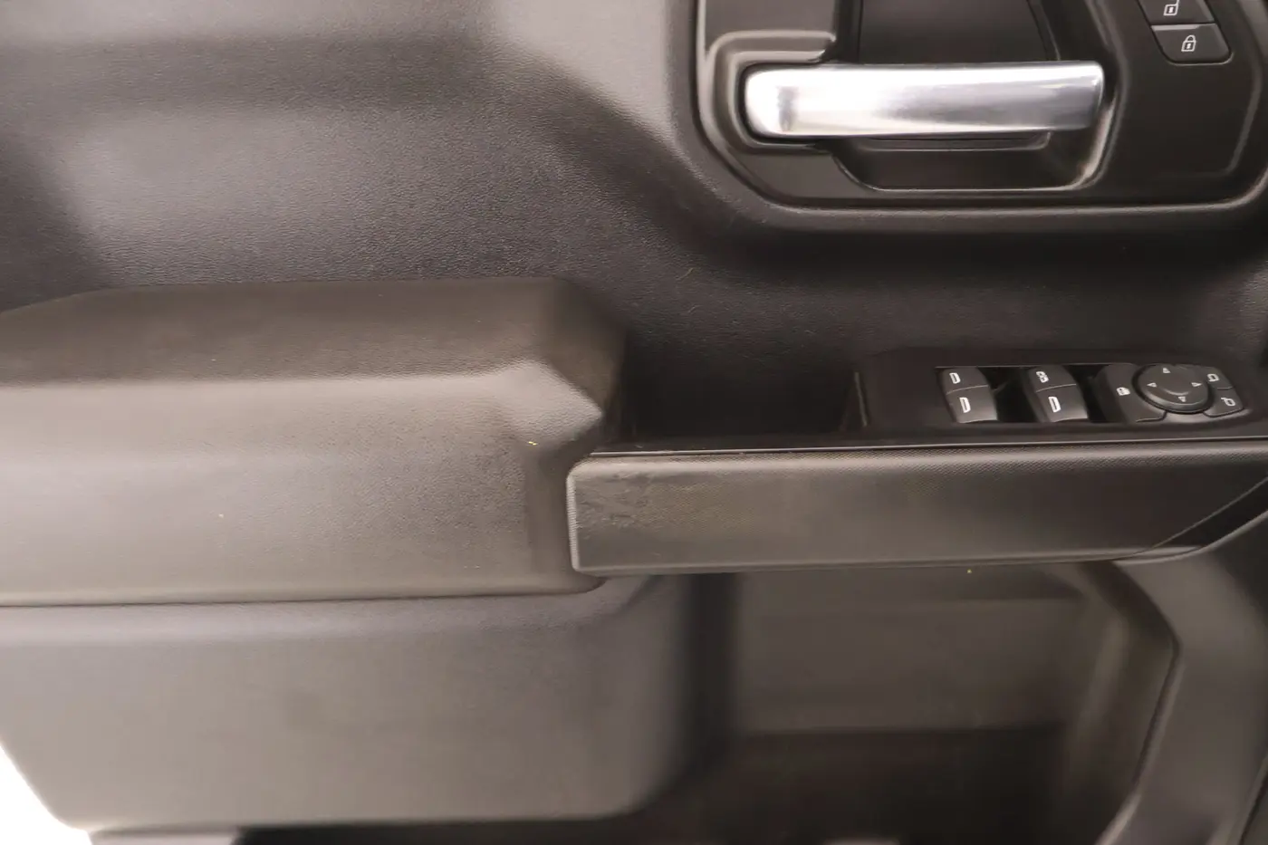 2023 Chevrolet Silverado - $27,432