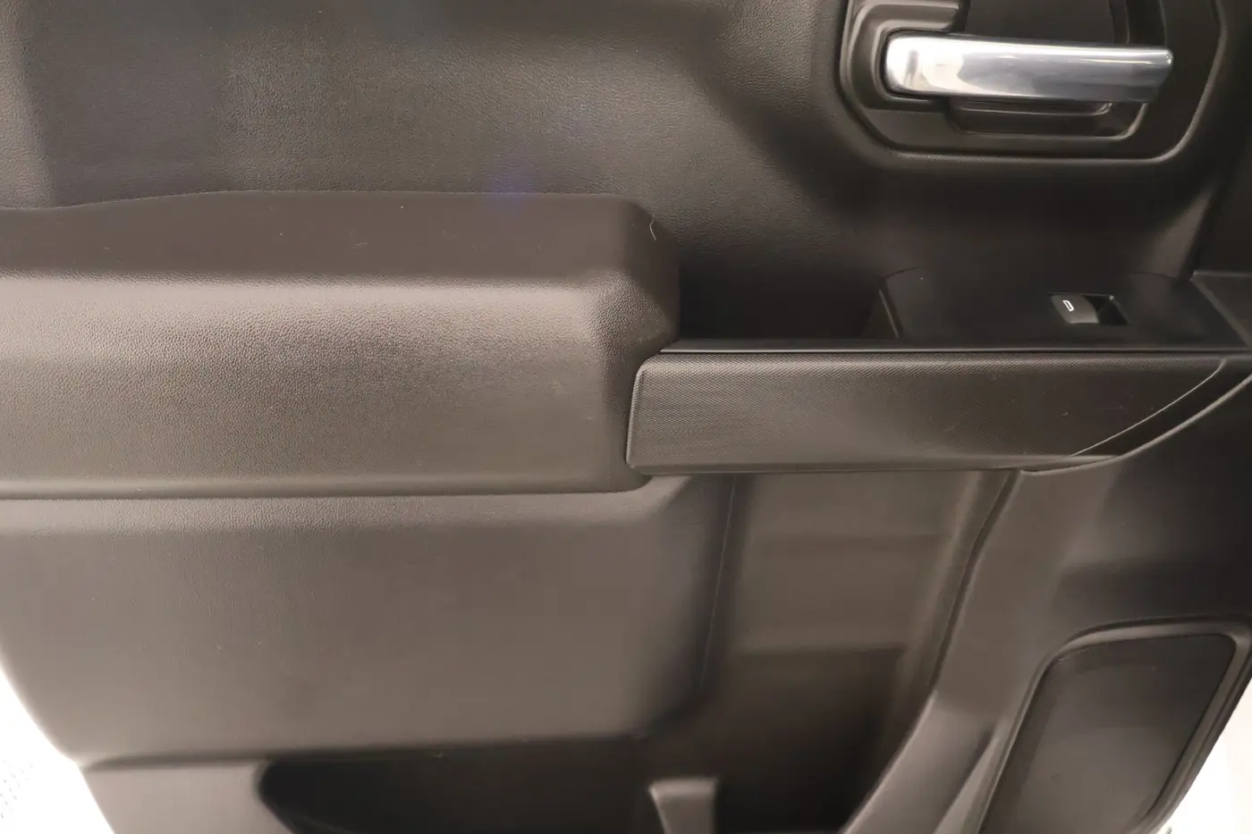 2023 Chevrolet Silverado - $27,432