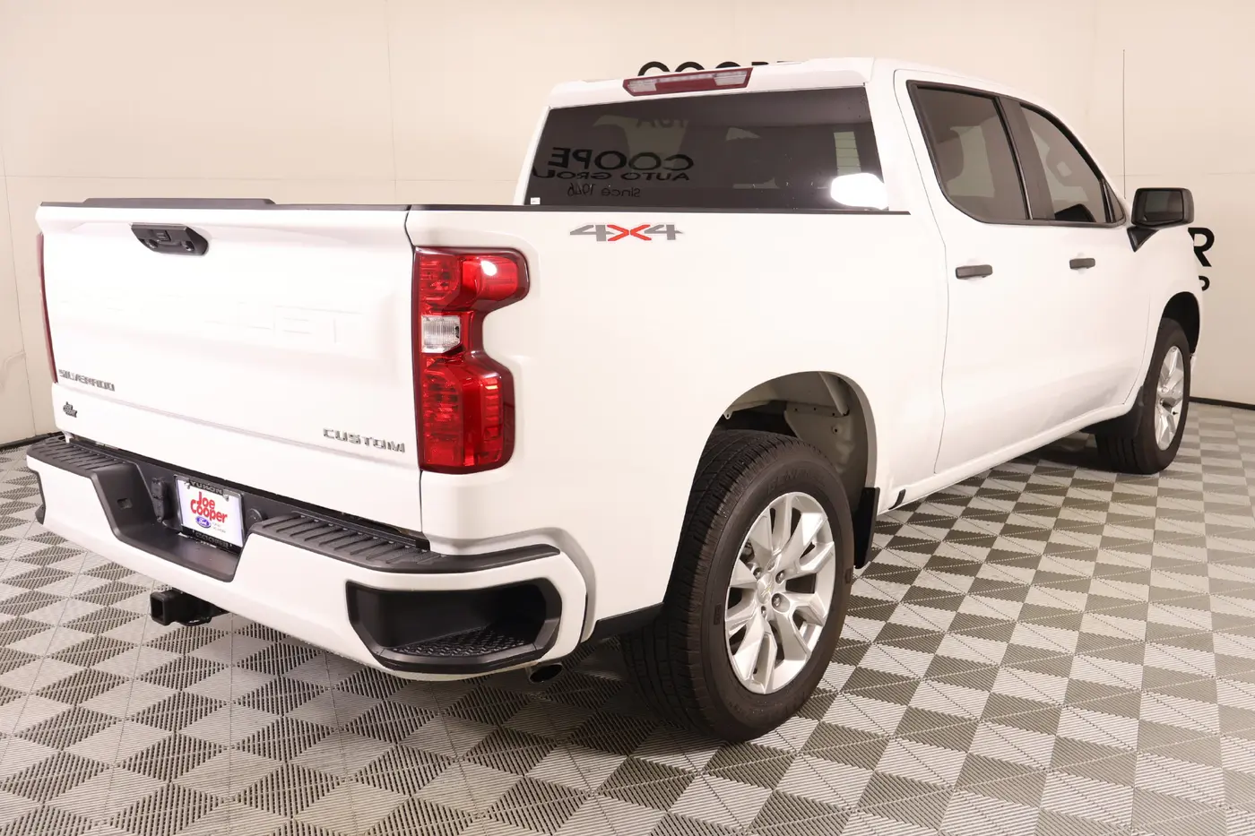 2023 Chevrolet Silverado - $27,432
