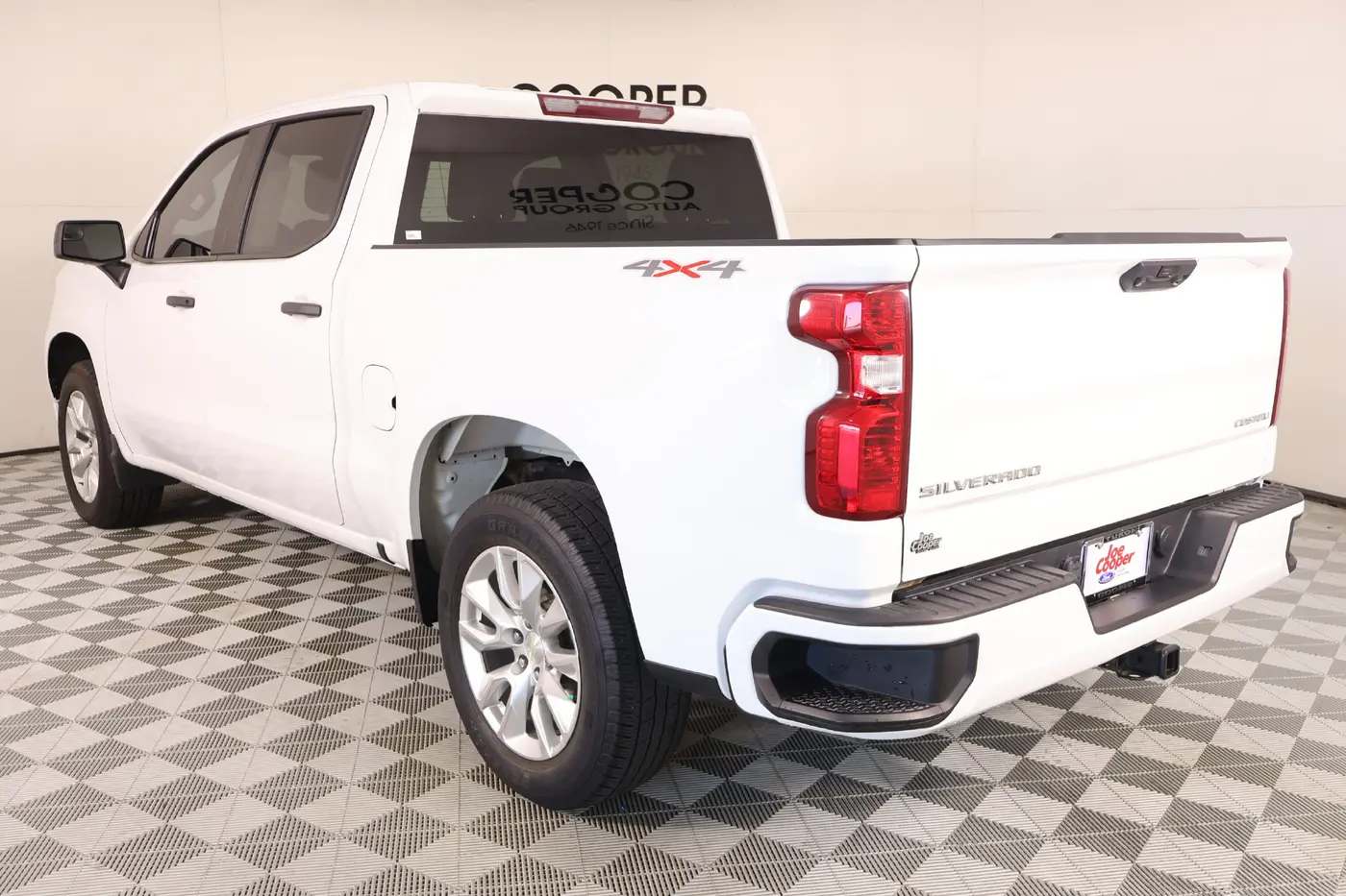 2023 Chevrolet Silverado - $27,432
