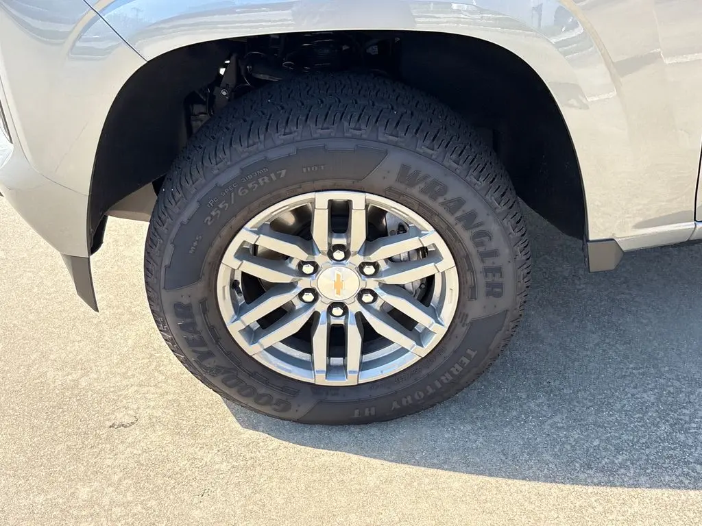 2025 Chevrolet Colorado - $33,300