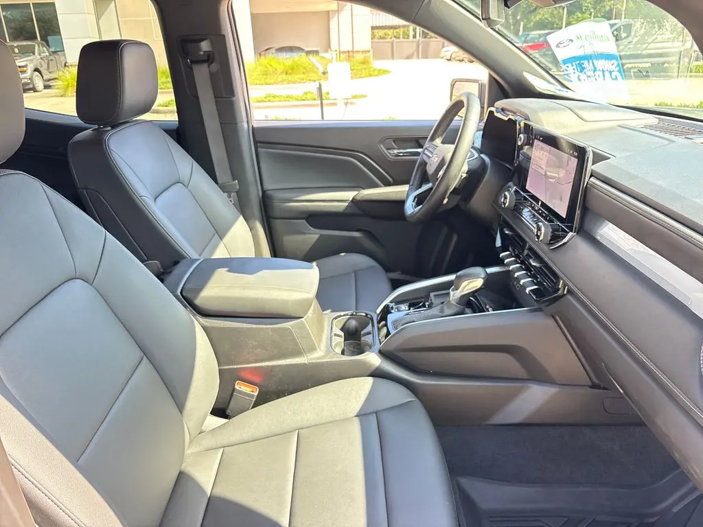 2025 Chevrolet Colorado - $33,300