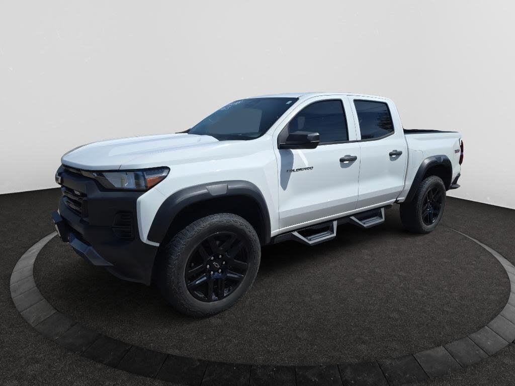 2023 Chevrolet Colorado - $30,900