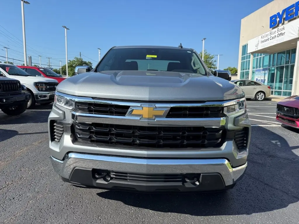 2023 Chevrolet Silverado - $35,369