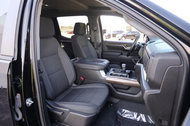 2022 Chevrolet Silverado - $32,920