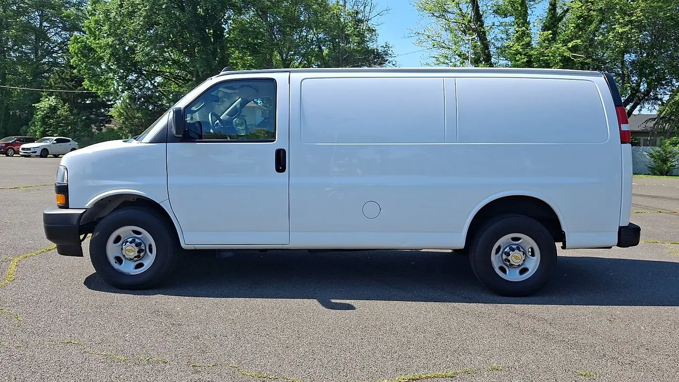 2022 Chevrolet Express 2500