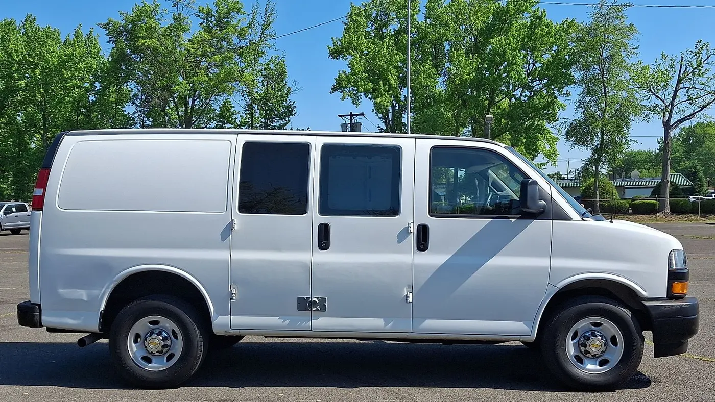2022 Chevrolet Express 2500