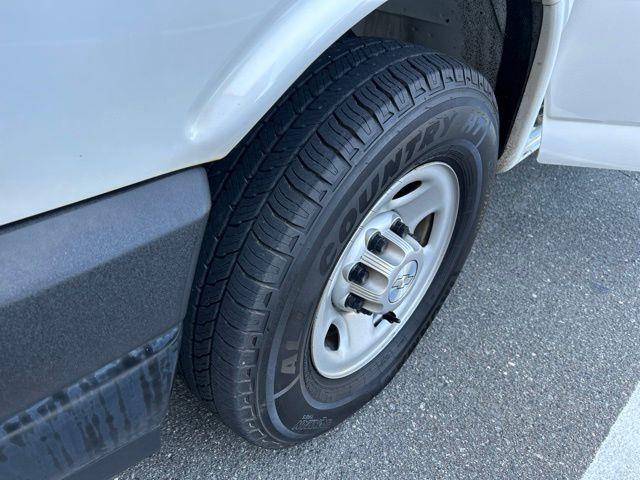 2017 Chevrolet Express 2500 — photo 1 of 9