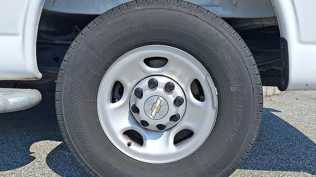2025 Chevrolet Express 2500
