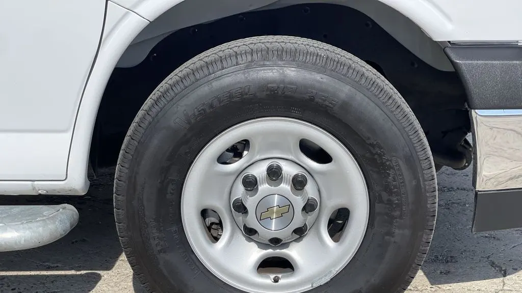 2024 Chevrolet Express 2500