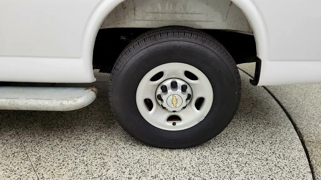 2025 Chevrolet Express 2500