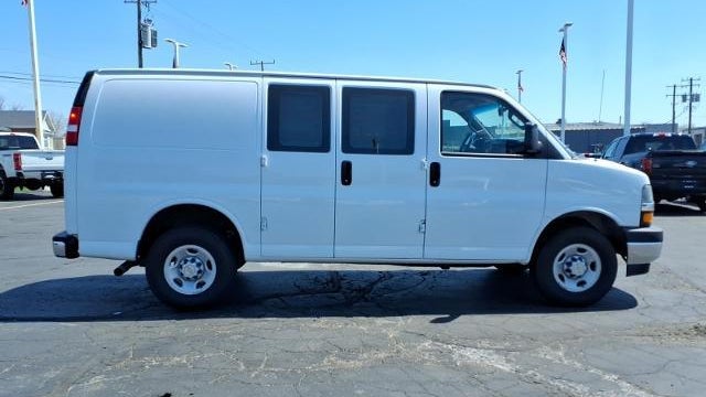 2024 Chevrolet Express 2500