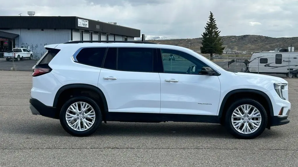 2024 GMC Acadia Elevation