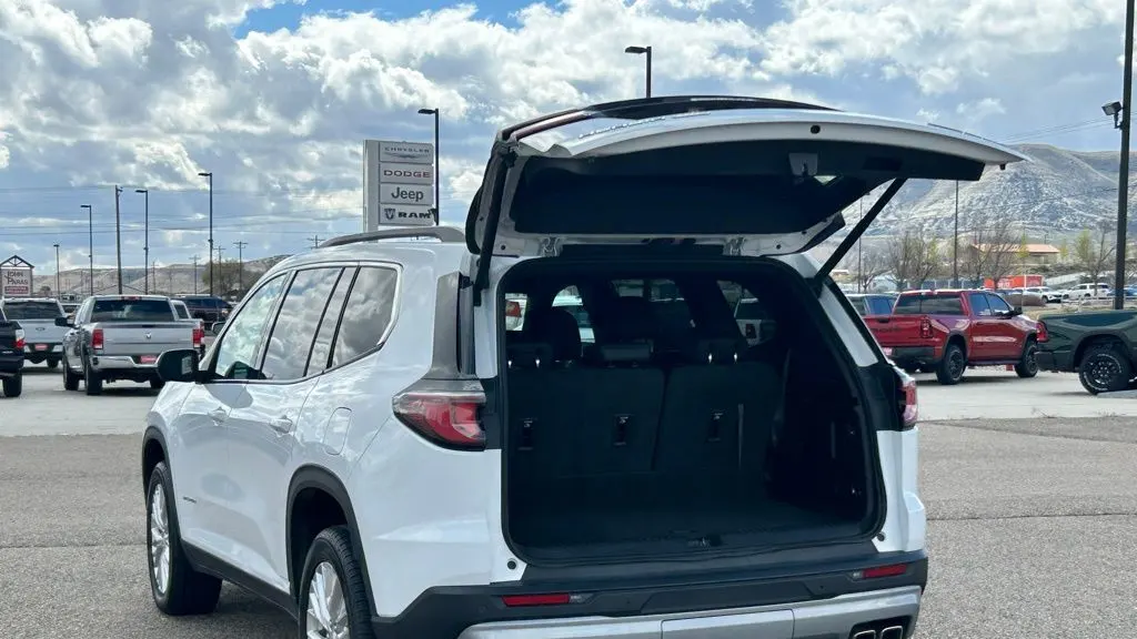 2024 GMC Acadia Elevation