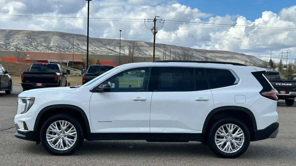 2024 GMC Acadia Elevation