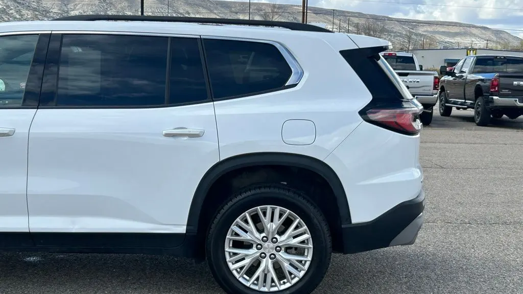 2024 GMC Acadia Elevation