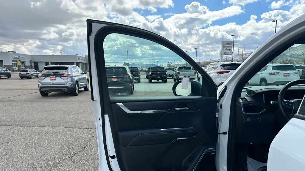 2024 GMC Acadia Elevation