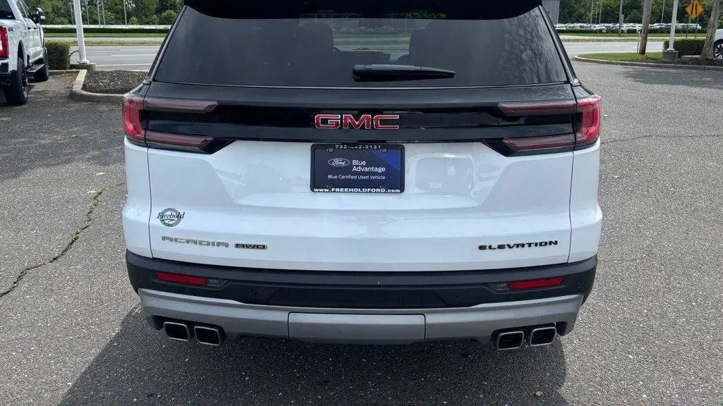 2024 GMC Acadia Elevation