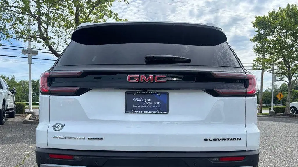 2024 GMC Acadia Elevation