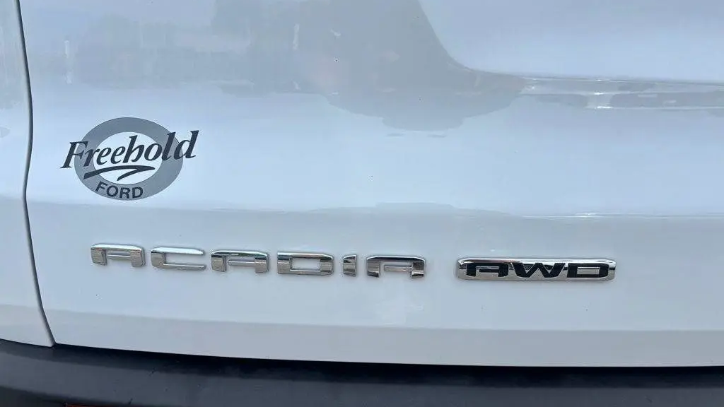 2024 GMC Acadia Elevation