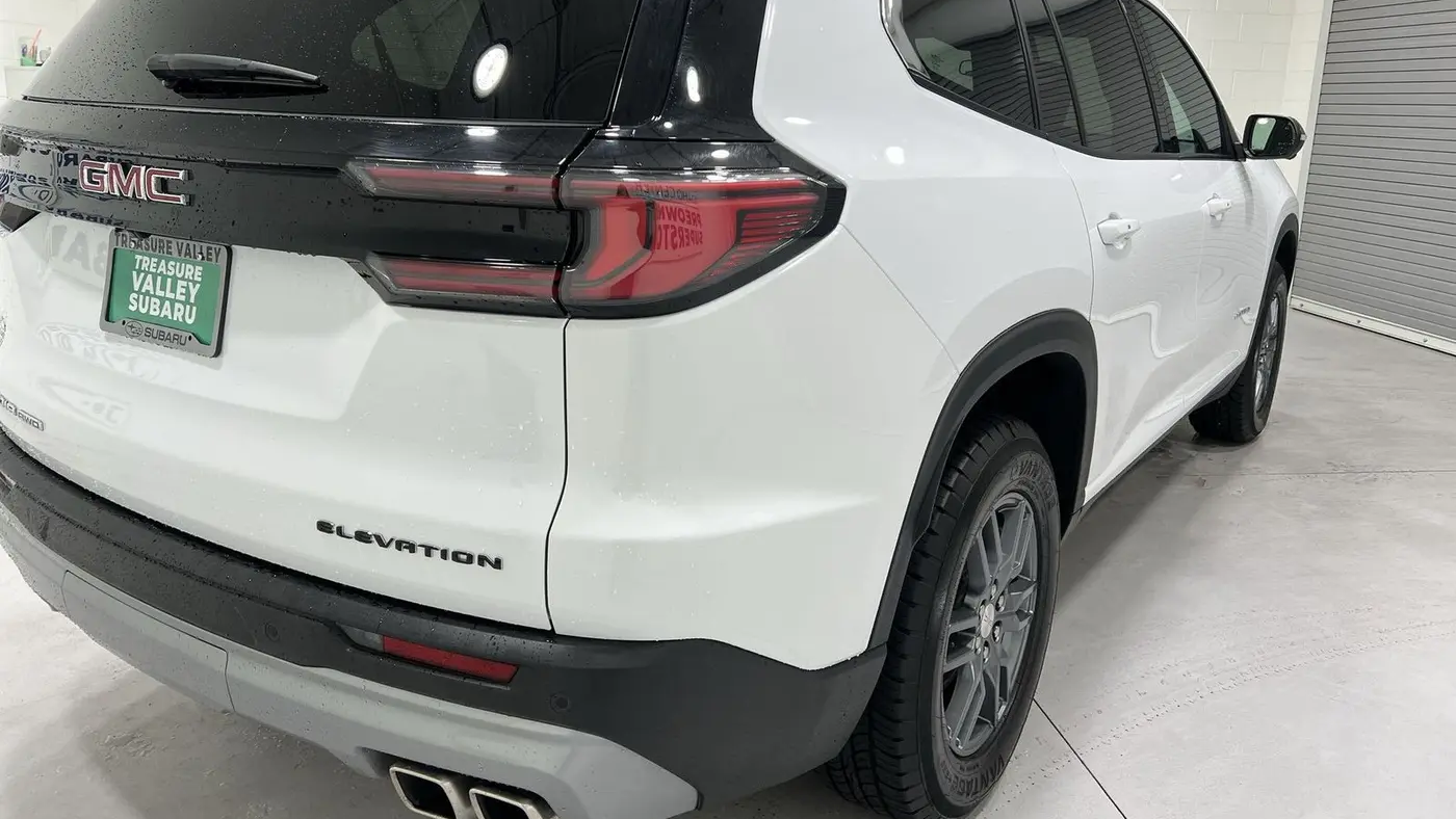 2025 GMC Acadia Elevation