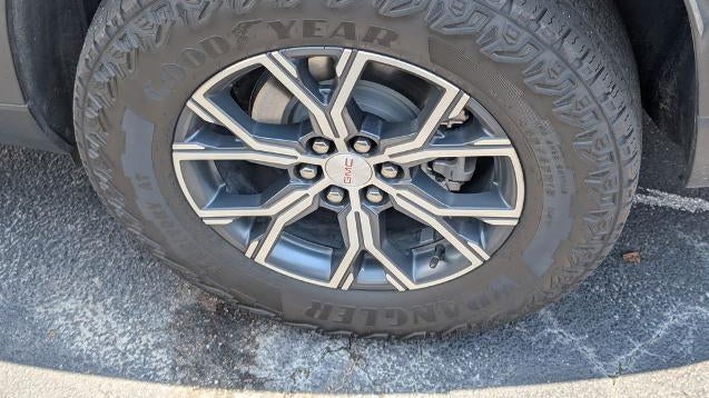 2024 GMC Acadia AT4