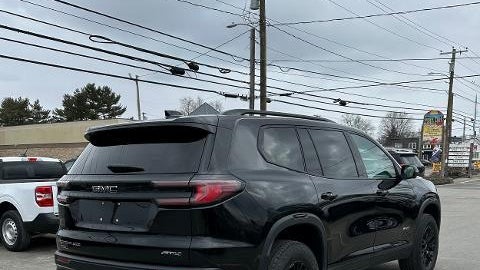 2024 GMC Acadia AT4