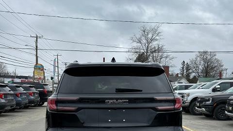 2024 GMC Acadia AT4