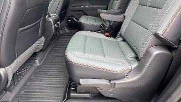 2024 GMC Acadia AT4