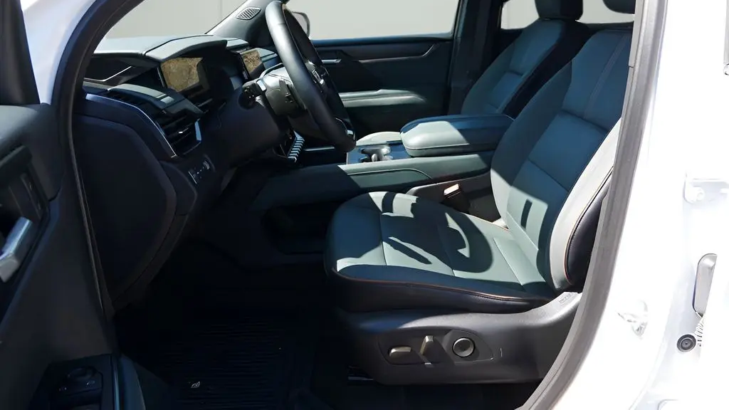 2025 GMC Acadia AT4