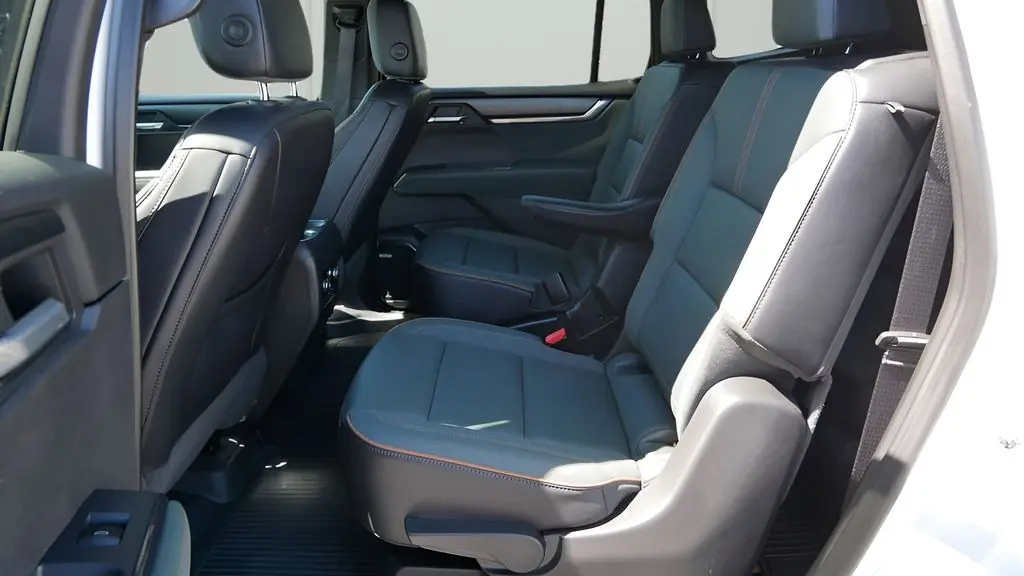 2025 GMC Acadia AT4
