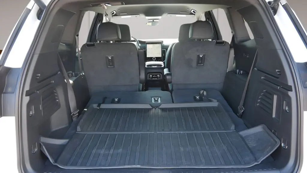 2025 GMC Acadia AT4