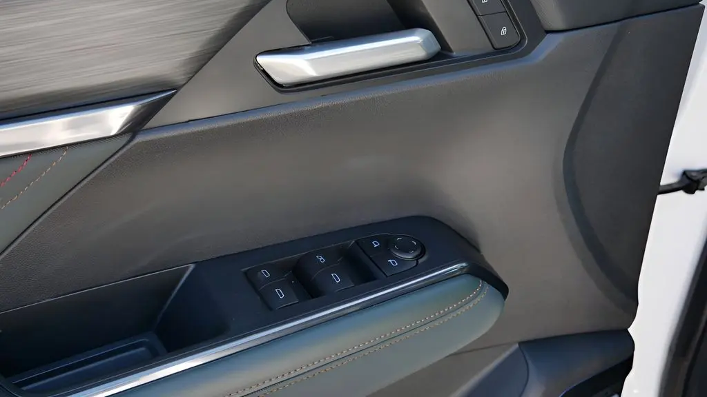 2025 GMC Acadia AT4