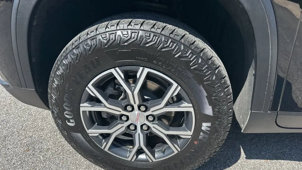 2025 GMC Acadia AT4