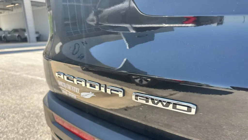 2025 GMC Acadia AT4