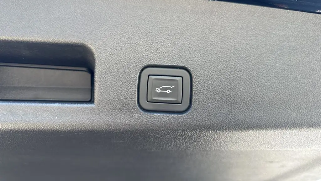 2025 GMC Acadia AT4