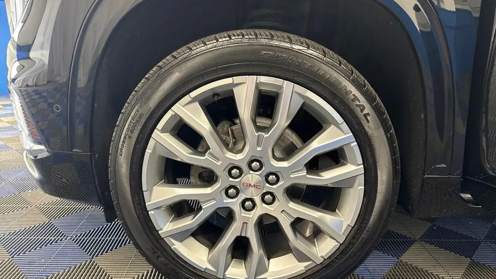 2024 GMC Acadia Denali