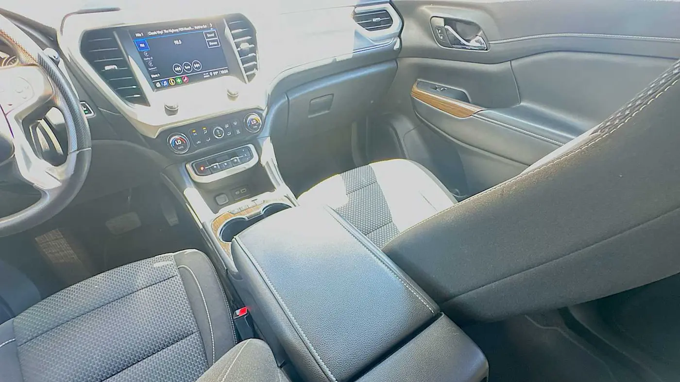 2023 GMC Acadia SLE