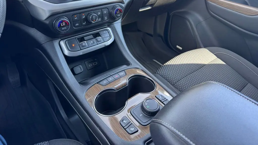 2022 GMC Acadia SLE