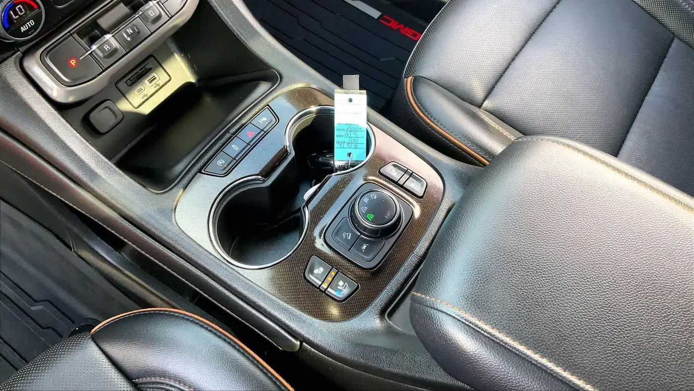 2023 GMC Acadia AT4
