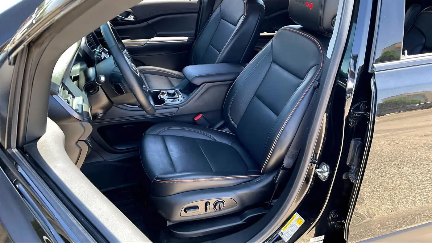 2023 GMC Acadia AT4
