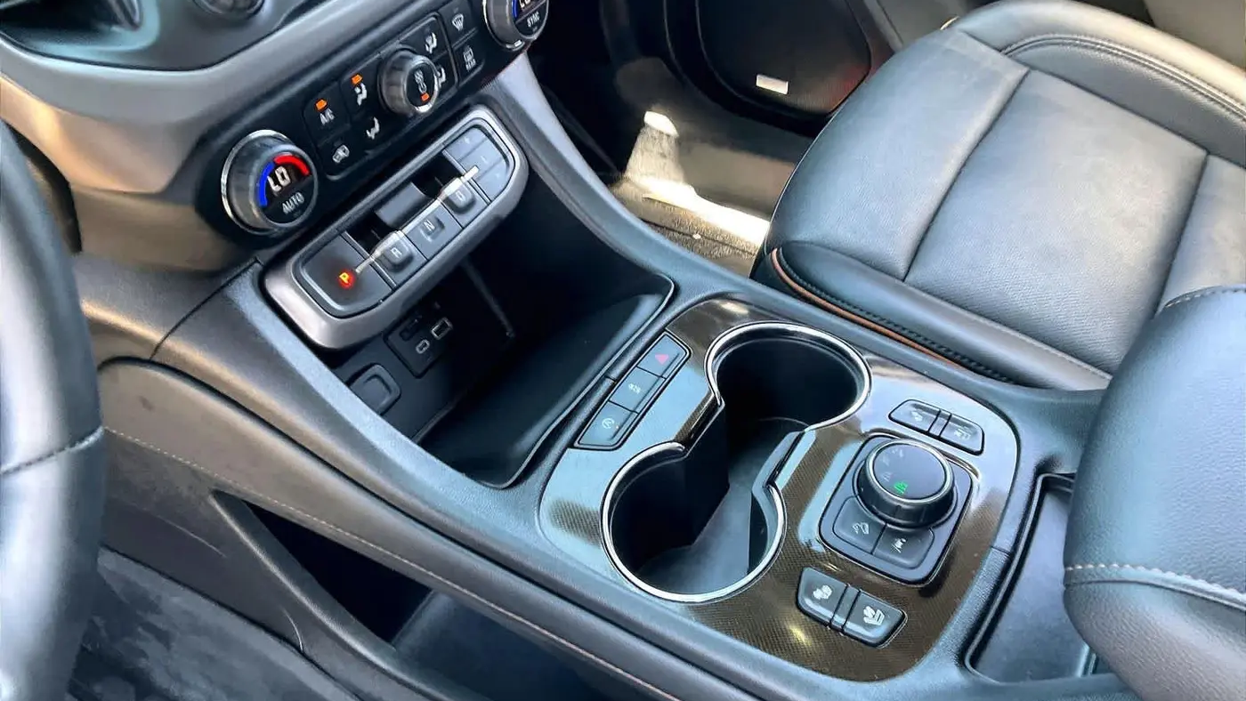 2023 GMC Acadia AT4