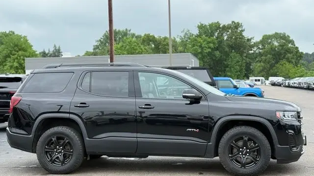 2023 GMC Acadia AT4