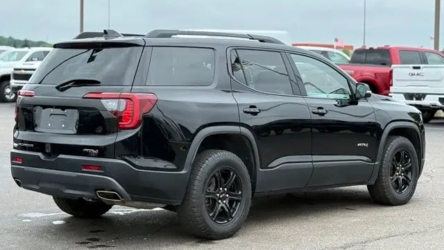 2023 GMC Acadia AT4