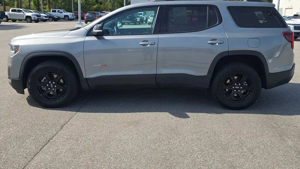 2023 GMC Acadia AT4