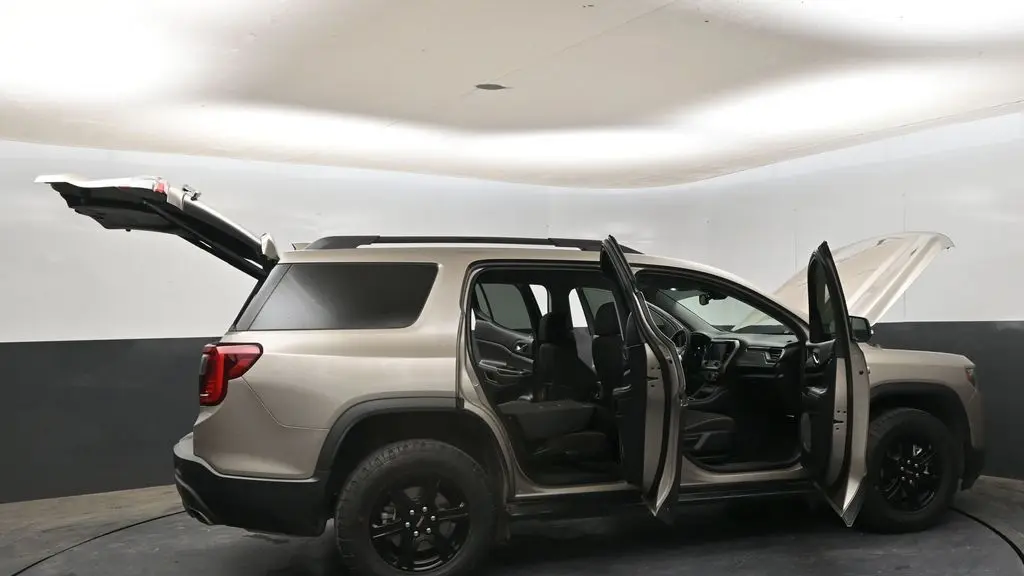 2023 GMC Acadia AT4
