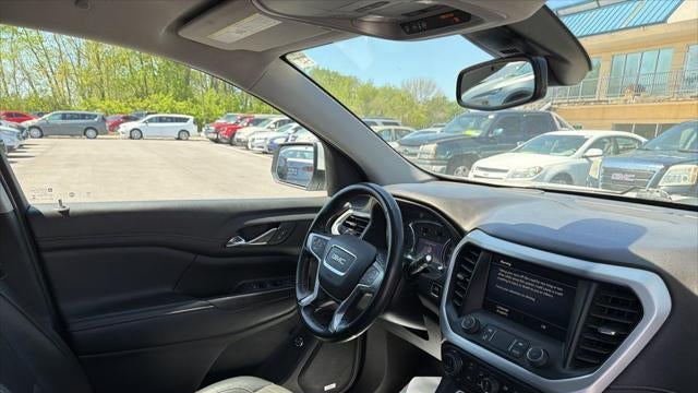 2023 GMC Acadia SLT